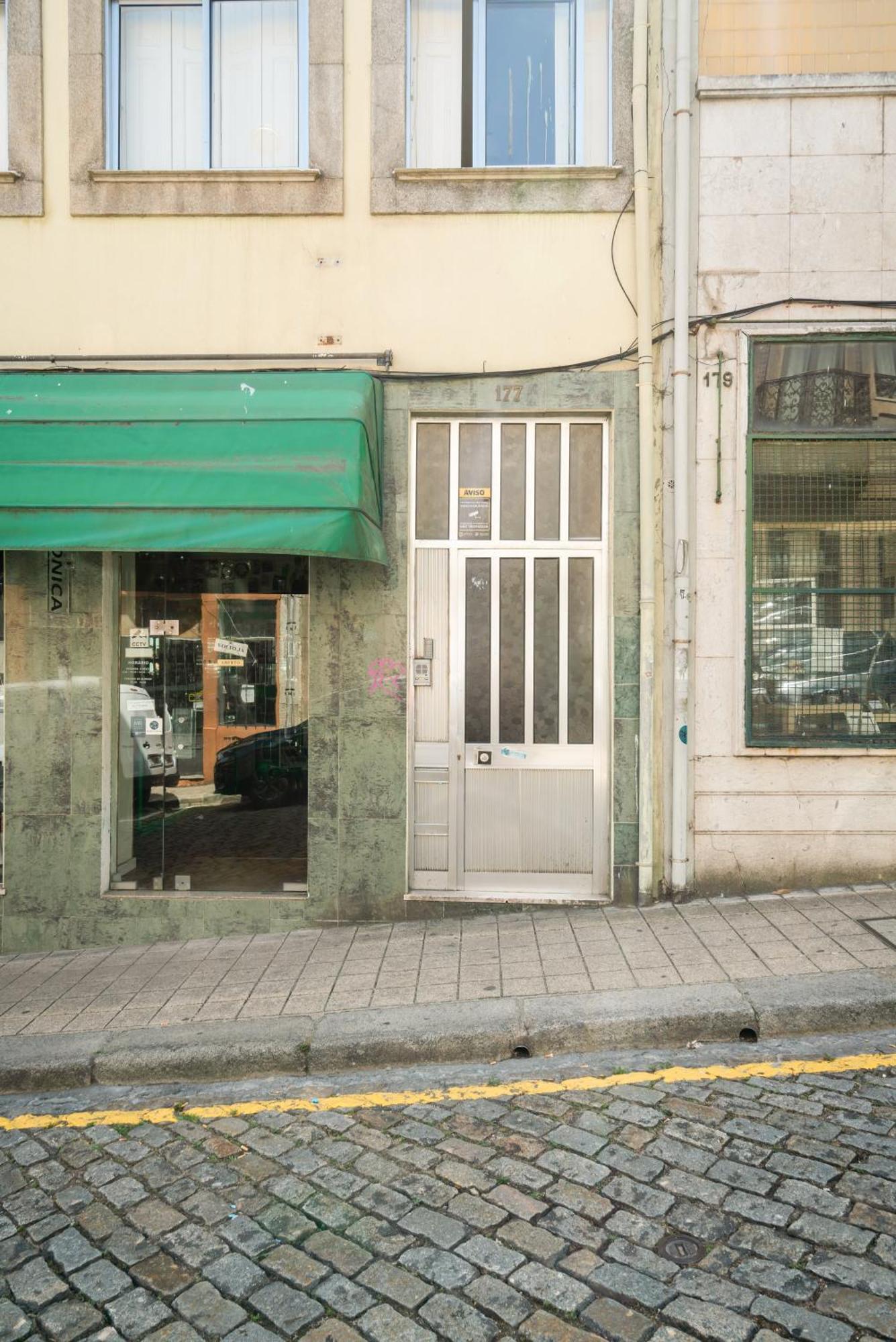 Host Wise - Large Flat W Terrace - Ace Location At Aliados Appartement Porto Buitenkant foto