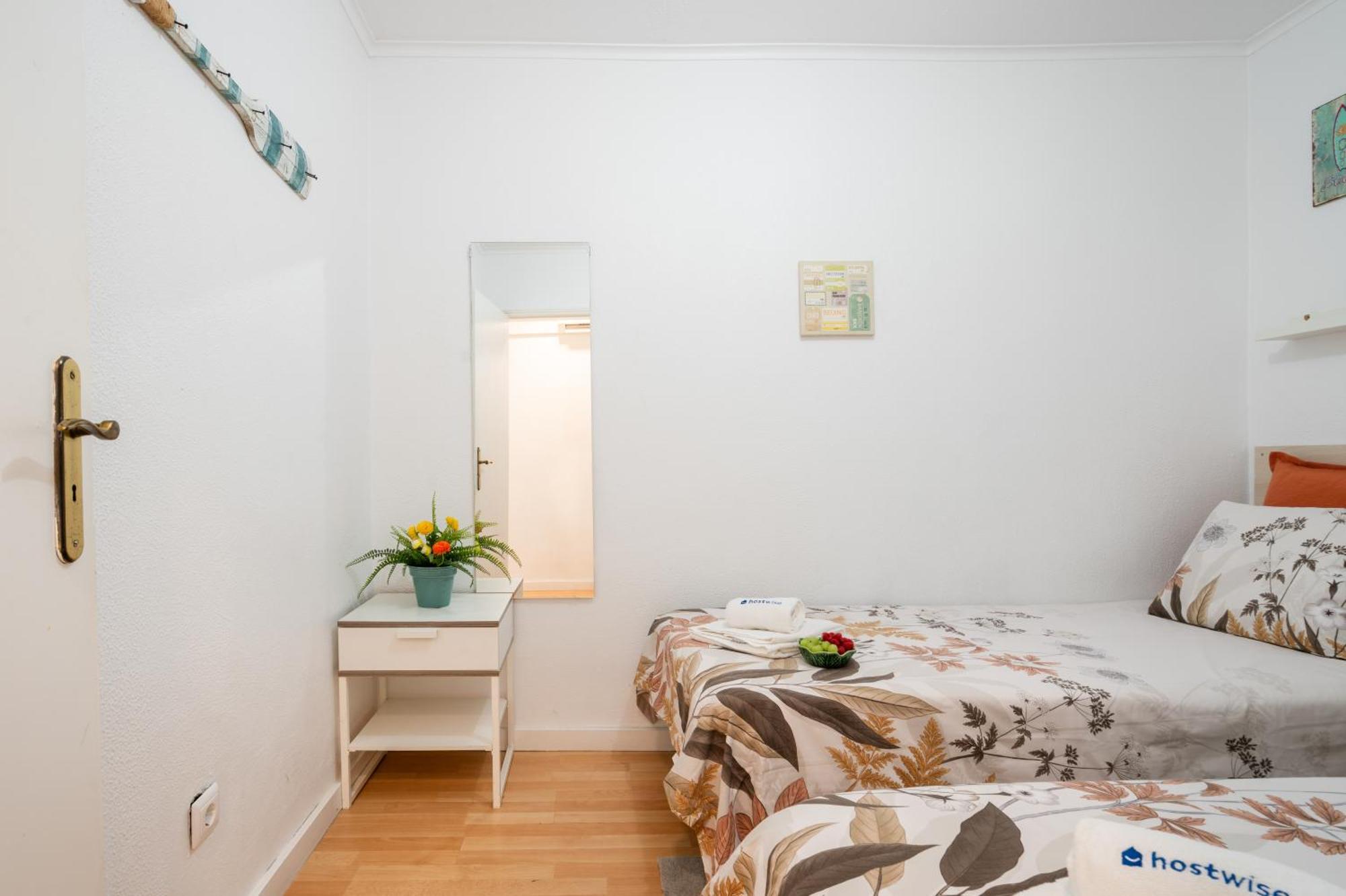 Host Wise - Large Flat W Terrace - Ace Location At Aliados Appartement Porto Buitenkant foto