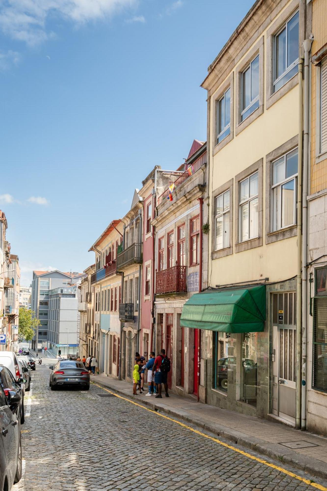 Host Wise - Large Flat W Terrace - Ace Location At Aliados Appartement Porto Buitenkant foto