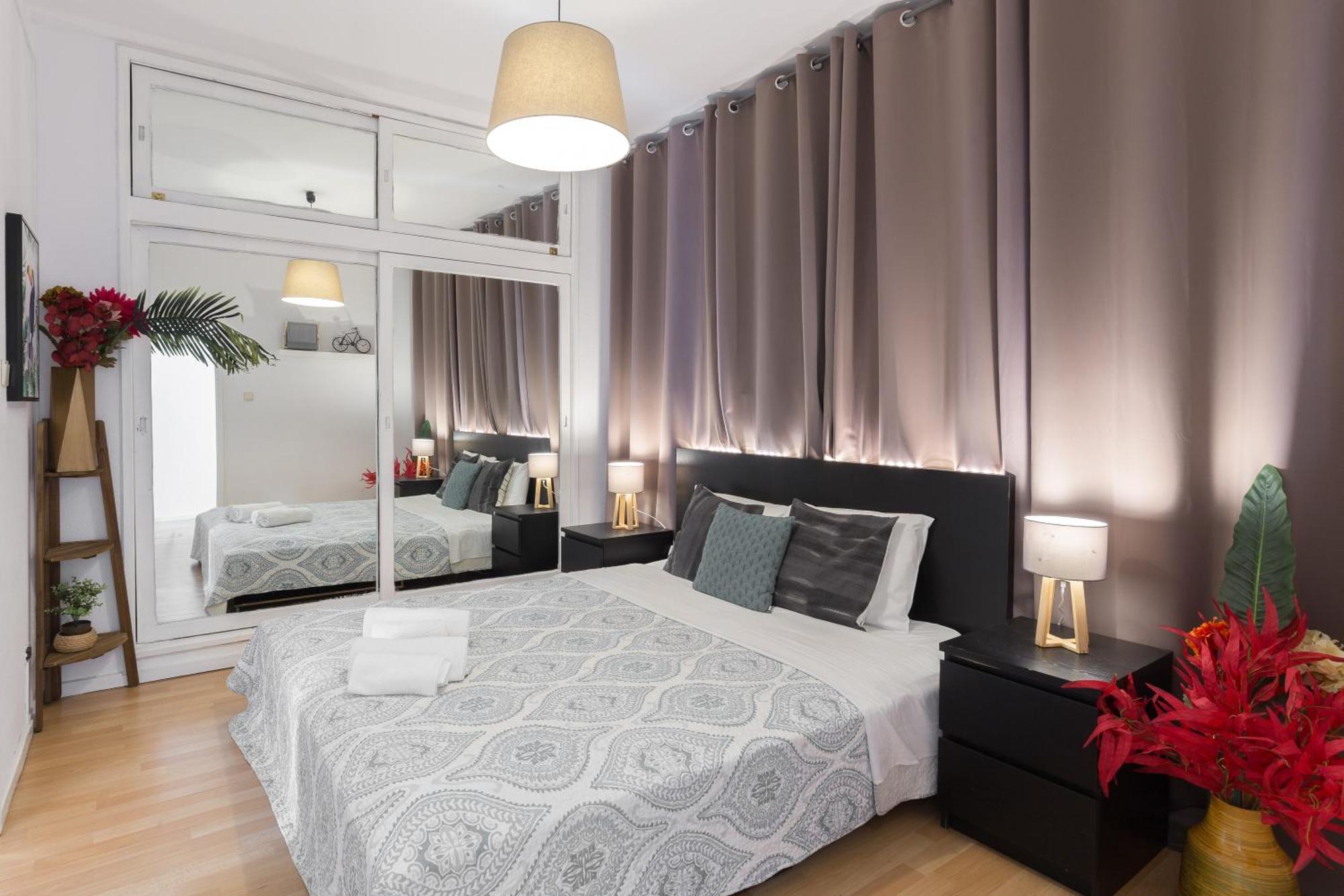 Host Wise - Large Flat W Terrace - Ace Location At Aliados Appartement Porto Buitenkant foto
