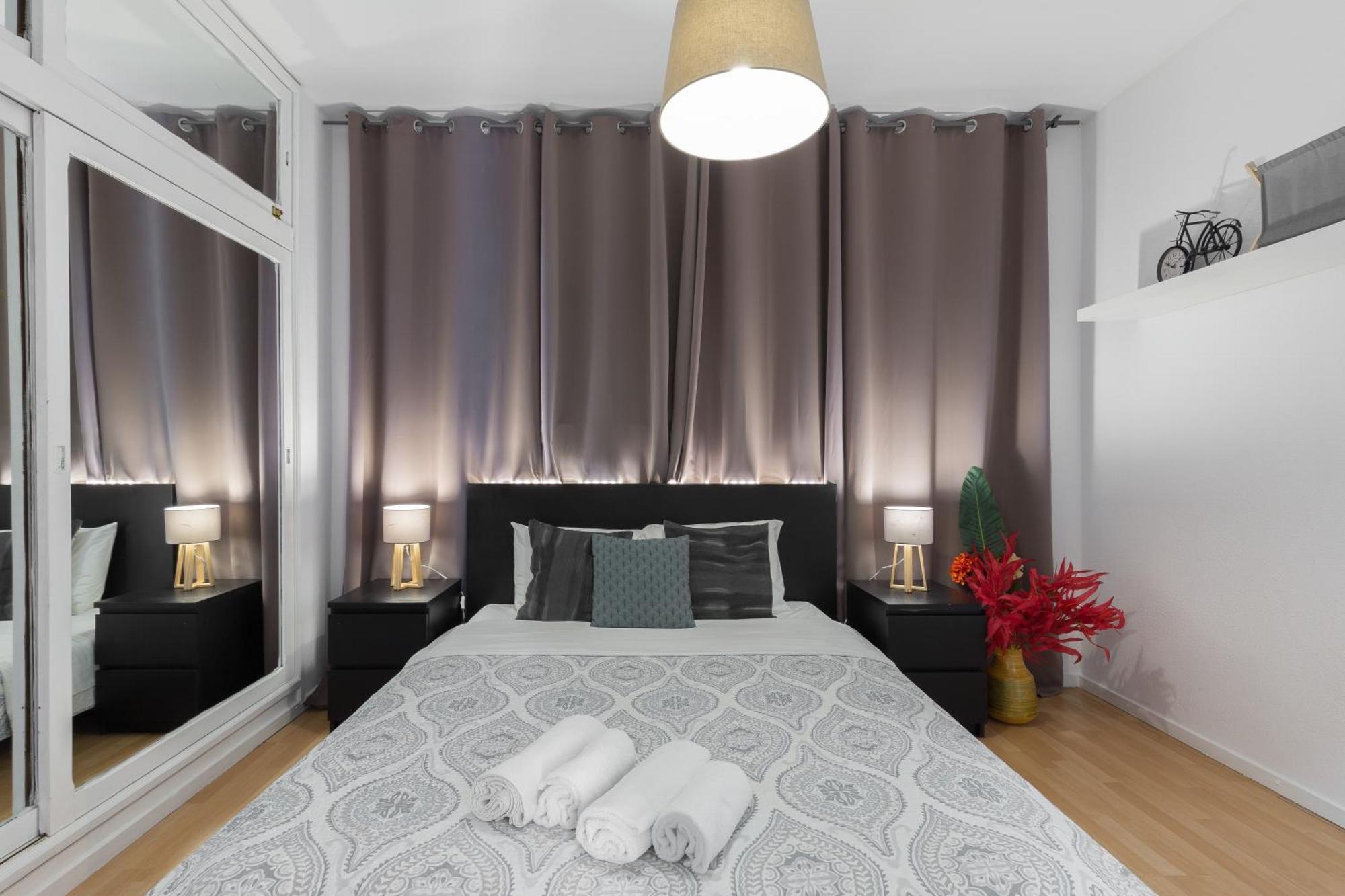 Host Wise - Large Flat W Terrace - Ace Location At Aliados Appartement Porto Buitenkant foto